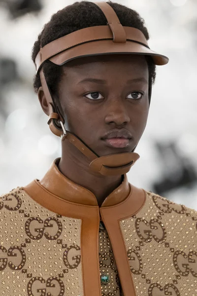 Look 19